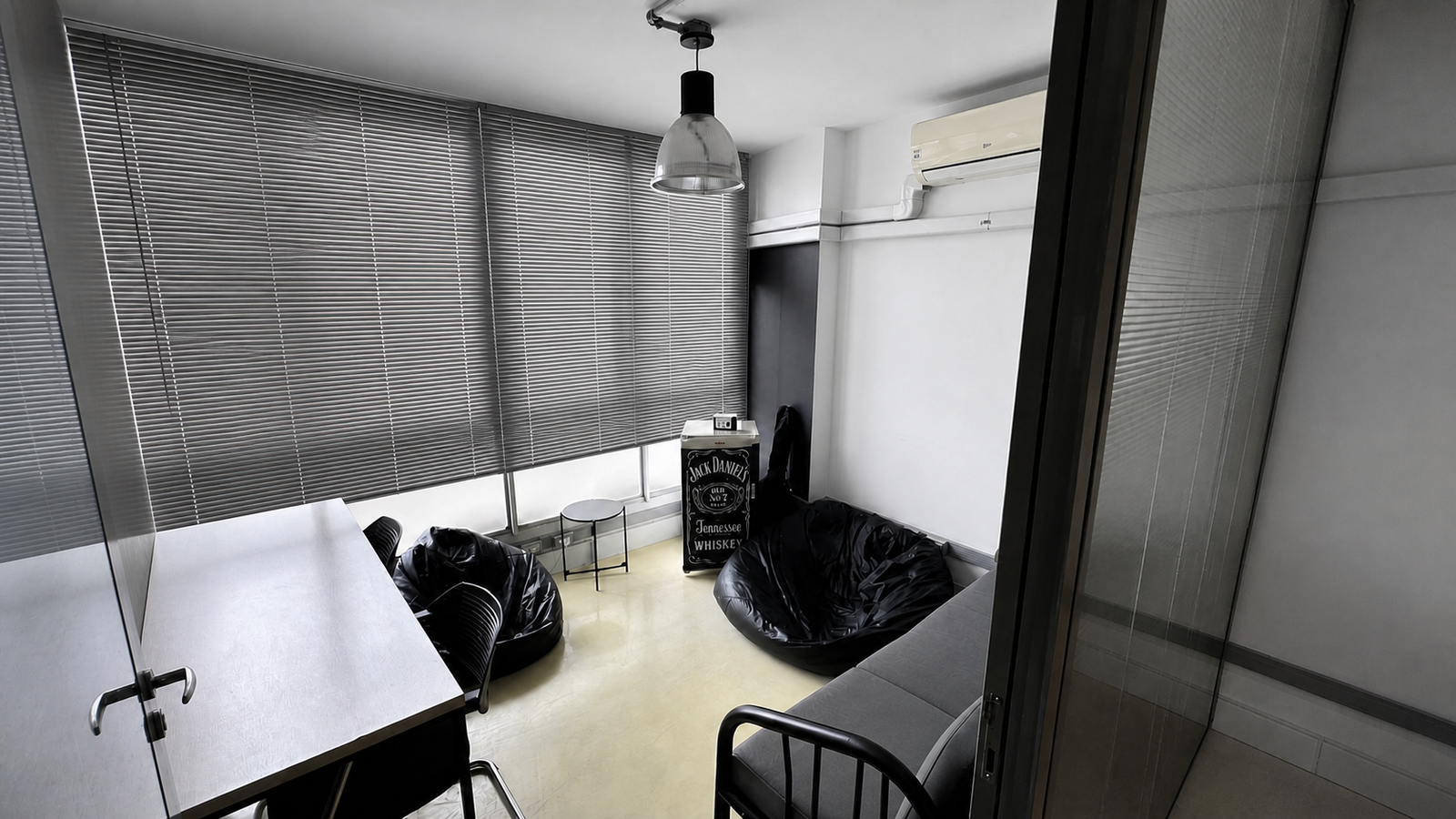Pessoas no espaço compartilhado do WORKSPACE